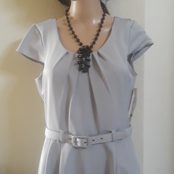 Dress - Picture 4 of 6